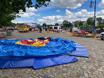Hüpfburg in Magdeburg von Windböe erfasst - 9 Verletzte