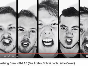 Max, Alex, Maggi, Bene und Matze setzen mit der Aktion-Arschloch ein Zeichen gegen rechte Gewalt.  Bildschirmfotos: Youtube.com