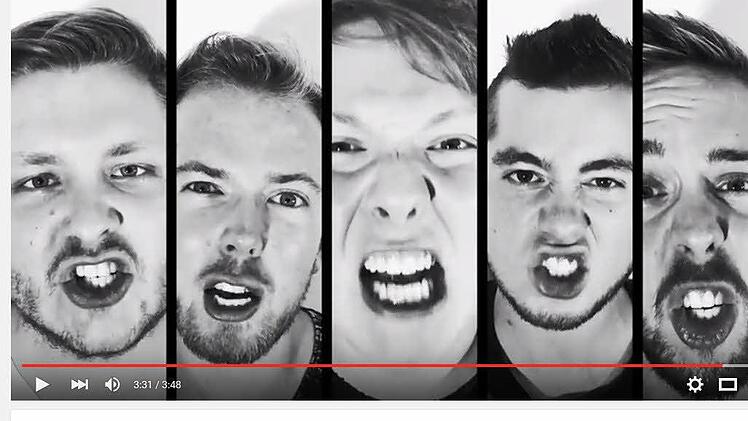 Max, Alex, Maggi, Bene und Matze setzen mit der Aktion-Arschloch ein Zeichen gegen rechte Gewalt.  Bildschirmfotos: Youtube.com