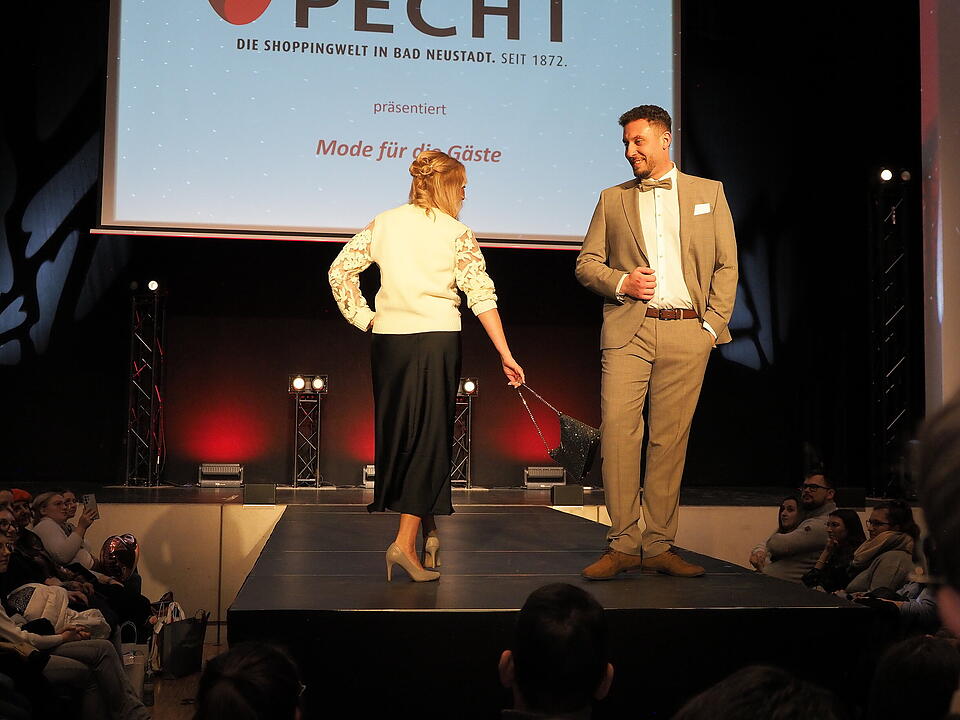 Inkl. Braut- und Festmodenschauen.