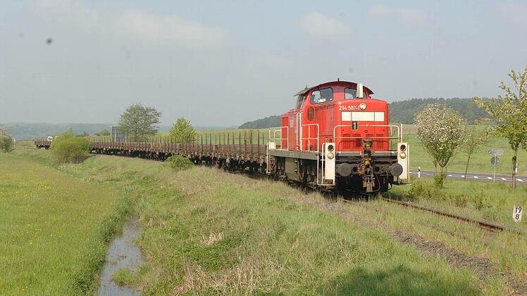 Bis Ende vergangenen Jahres-hier ein Archivbild - verkehrten noch Güterzüge nach Schlüsselfeld. Die Bahnlinie verläuft teilweise durch den Landkreis Erlangen-Höchstadt. Foto: Ronald Rinklef