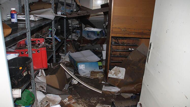 Auch 2014 war das Anwesen von Heinz Wanderer von Überschwemmungen betroffen (Bild). Der Unternehmer gibt der Gemeinde die Schuld, weil sie seiner Ansicht nach wissentlich Mängel im Kanalnetz in Kauf genommen hat. Foto: Archiv/Jürgen Gärtner