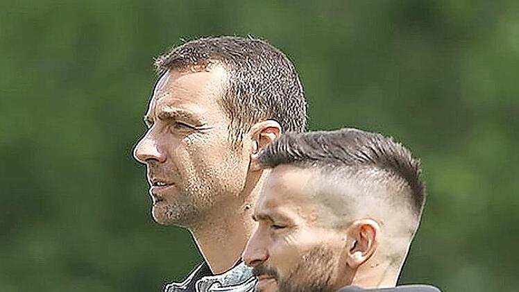 Seine Samstage verbringt Erkan Esen (rechts) in der Regel neben Christian Springer bei Nordost-Landesligist Jahn Forchheim an der Seitenlinie. Sonntags l&auml;uft der 39-J&auml;hrige dann f&uuml;r den SV Pettstadt in der Bamberger Kreisliga.  Fotos: anpfiff.info