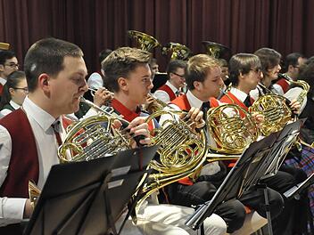 Für viele junge Musiker im Landkreis ist das KJBO die einzige Möglichkeit, einmal in einem großen symphonischen Blasorchester mitzuspielen. Deshalb wird das Angebot des Projektorchesters von jungen Musikern gerne angenommen. Foto: Peter Klopf