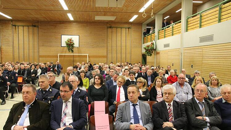 Die Turnhalle war mit Vertretern aus Politik, Wirtschaft, Vereinen, Kirche  und öffentlichem Leben gut besetzt. Foto: Jürgen Gärtner