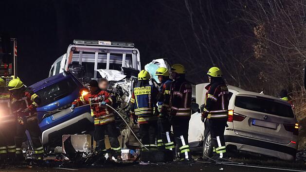 Schwerer Unfall mit mehreren Fahrzeugen in Mittelfranken