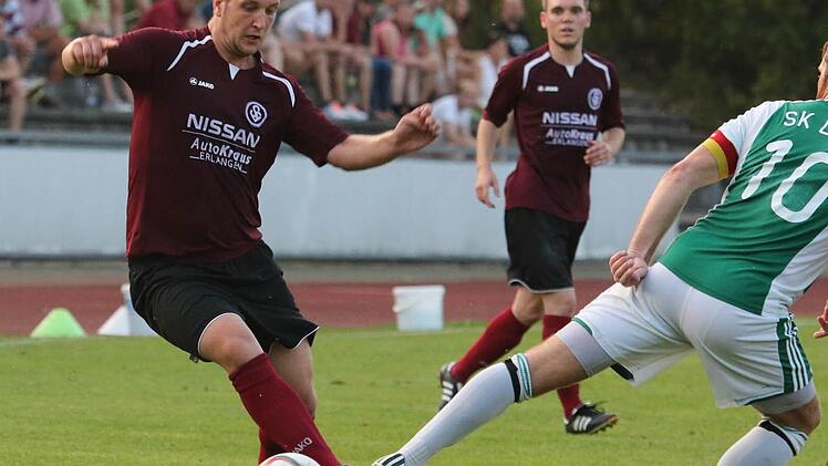Der letztjährige Torschützenkönig der Kreisklasse 1, Marco Müller von der DJK Erlangen, hat die Liga verlassen. Der 27-Jährige stürmt nun für Bezirksligist SpVgg Erlangen. Hausens Felix Hüttner oder Wimmelbachs Jim Lutumba stünden für die Krone in der neuen Saison parat.  Foto: Uwe Kellner
