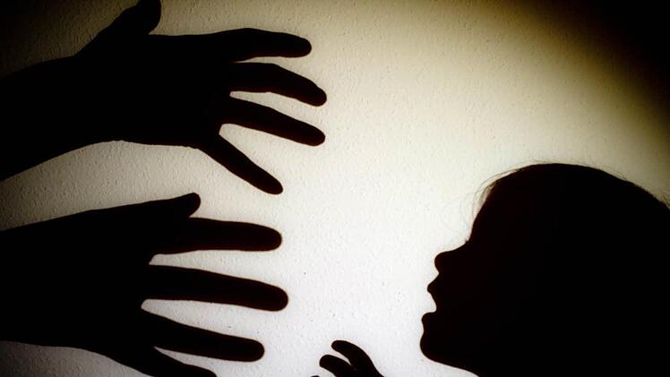 Ein 33-jähriger Mann ist am Mittwoch wegen des Verdachts auf sexuellen Missbrauch von Kindern und Jugendlichen verhaftet worden. Symbolbild:  Patrick Pleul, dpa
