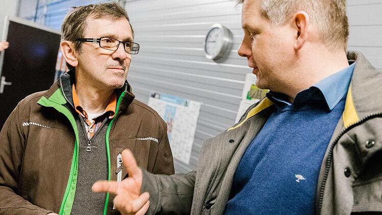 Herbert Hanna im Gespräch Klaus Siegelin vom Kreisverband Kronach des Bayerischen Bauernverbands (BBV). Foto: Marian Hamacher