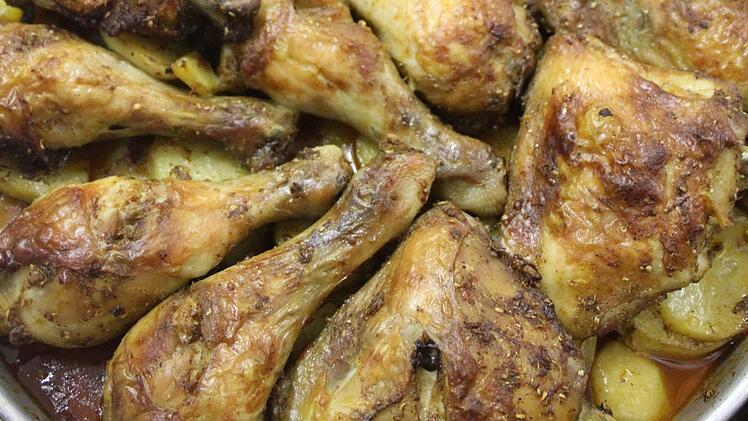 Die Hähnchen-Kartoffelpfanne ist aromatisch und würzig. Foto: Sonny Adam