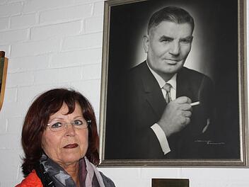 Sigrid Nicolai und ihr erster Chef, Landrat Engelbert Hofmann (†). Fotos: Edgar Bartl