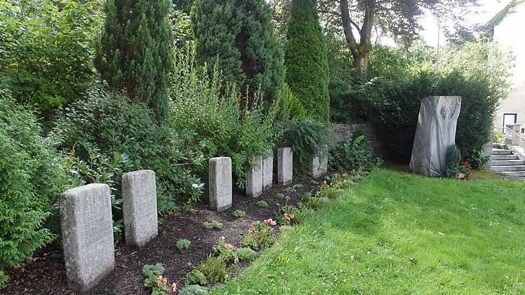 Steine erinnern an die...