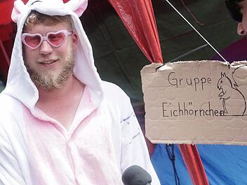 Schräge Outfits sind bei Rock im Park wichtig. Die besten Verkleidungen seht ihr hier. Foto: Sarah Dann