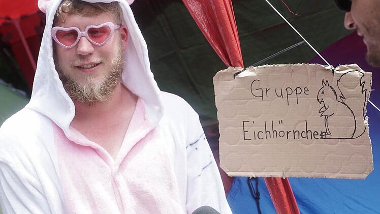 Schräge Outfits sind bei Rock im Park wichtig. Die besten Verkleidungen seht ihr hier. Foto: Sarah Dann