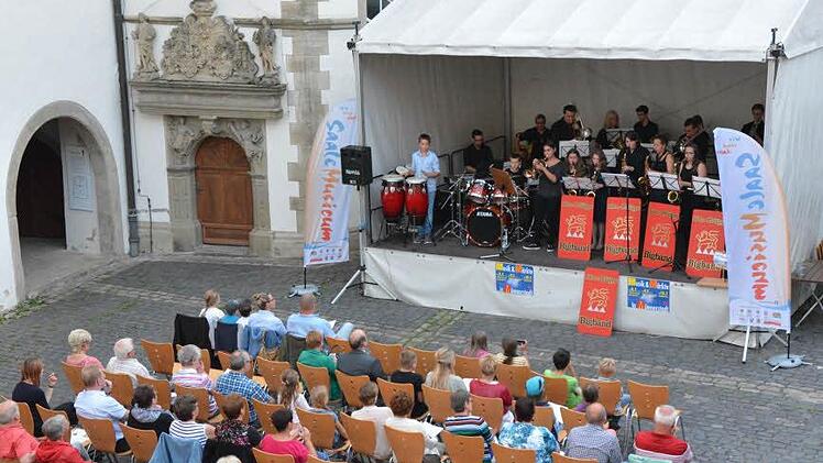 Konzert im Schlosshof  Foto: Björn Hein
