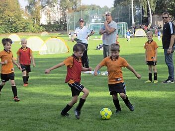 Die SpVgg Etzelskirchen macht mit ihren G- und F-Junioren am w&ouml;chentlichen "FUNi&ntilde;o-Festival" mit. Zuletzt war der Verein Gastgeber der Veranstaltung.  Foto: SpVgg