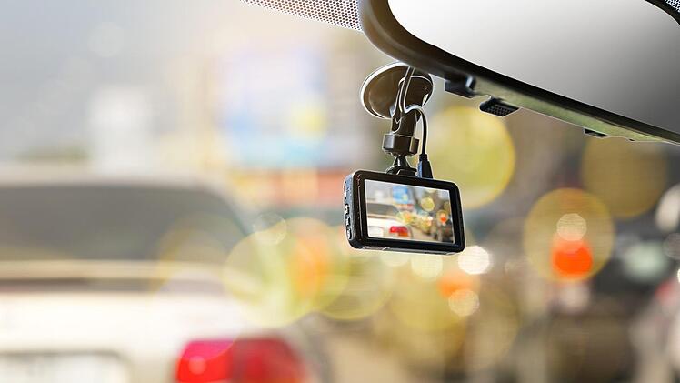Bei Unfällen können Dashcams wichtige Video-Beweise liefern. Symbolfoto: Pakornpop/Adobe Stock