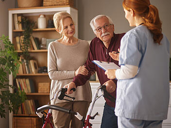 Mehr Pflegebed&uuml;rftige und steigende Eigenanteile belasten Pflegeversicherung