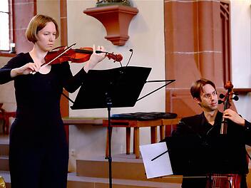Susanne Zippe (Barockvioline) und Matthias Schick (Barockvioloncello) gehören zum Ensemble Sela Consort.  Foto: Gerd Schaar