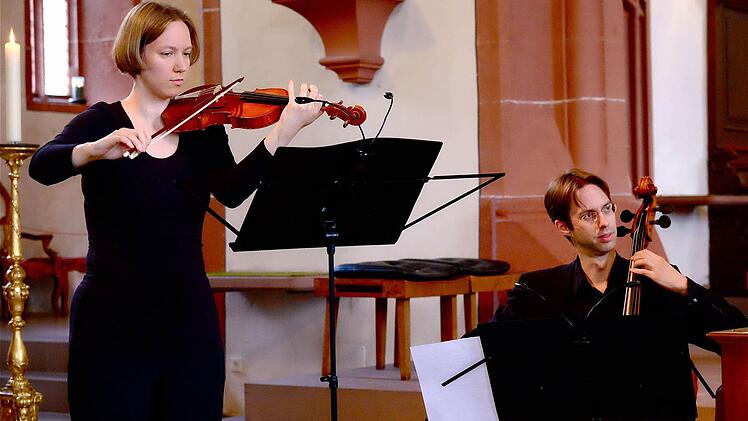 Susanne Zippe (Barockvioline) und Matthias Schick (Barockvioloncello) gehören zum Ensemble Sela Consort.  Foto: Gerd Schaar
