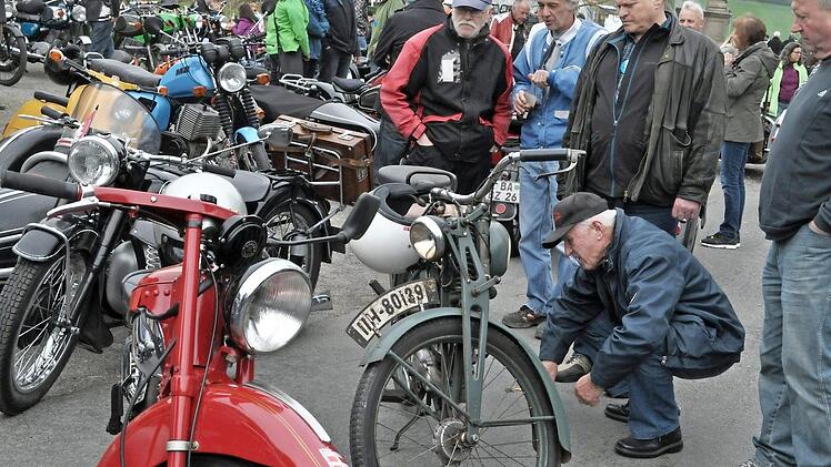 Motorrad-Freaks unter sich.