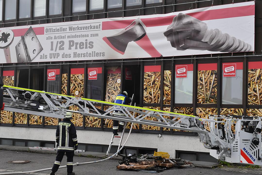 Hallstadt: Hoher Schaden bei Baumarkt-Brand