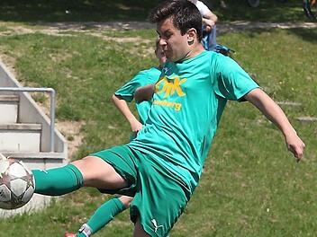 Caius Constantinescu und die U15 der DJK Don Bosco Bamberg müssen nach der Niederlage im Relegationsspiel gegen die SpVgg Landshut den Gang in die Bezirksoberliga antreten. sportpress