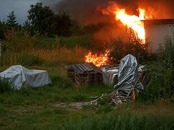 Markt Bibart: H&uuml;hnerstall setzt Wohnhaus in Flammen - 200.000 Euro Schaden