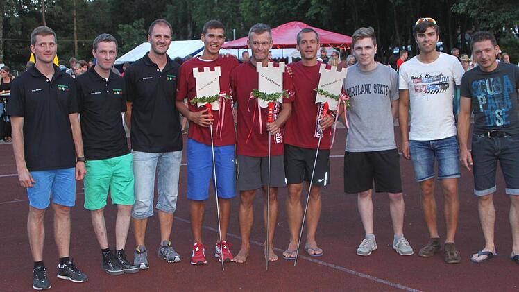 Bei den Herren siegten beim Staffelwettbewerb die Teams von "Just for fun" (Mitte), die "drei Froschkönige" (rechts) und "Team Schäffler" (links). Die Promi-Staffel wurde hier nicht gewertet.