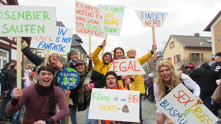 "Protestieren ist in" meinen die "Falschen Fuchziger" Foto: Schütz