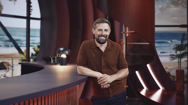 Klaas Heufer-Umlauf wird die zweite Staffel der Comedy-Show "Experte f&uuml;r alles" moderieren.