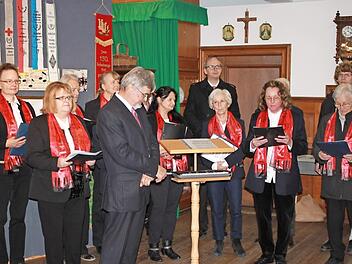 Der Gesangverein Ebern unter musikalischer Leitung von Klemens Albert präsentiert seine Ausstellung im Heimatmuseum. Foto: Katharina Becht