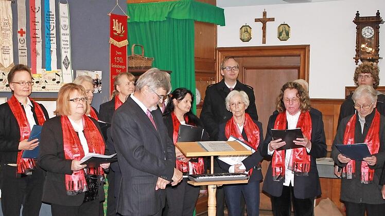 Der Gesangverein Ebern unter musikalischer Leitung von Klemens Albert präsentiert seine Ausstellung im Heimatmuseum. Foto: Katharina Becht
