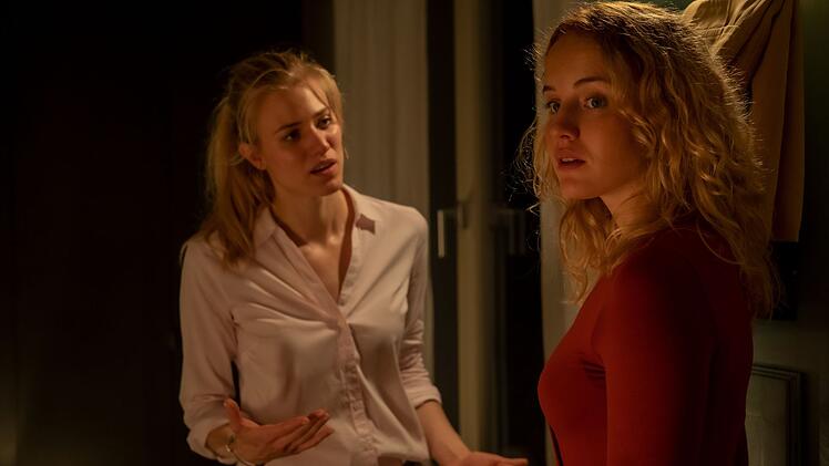 In der ARD-Soap "Sturm der Liebe" spielte Larissa Marolt (links, mit Luise von Finckh) jahrelang eine durchgehende Rolle.