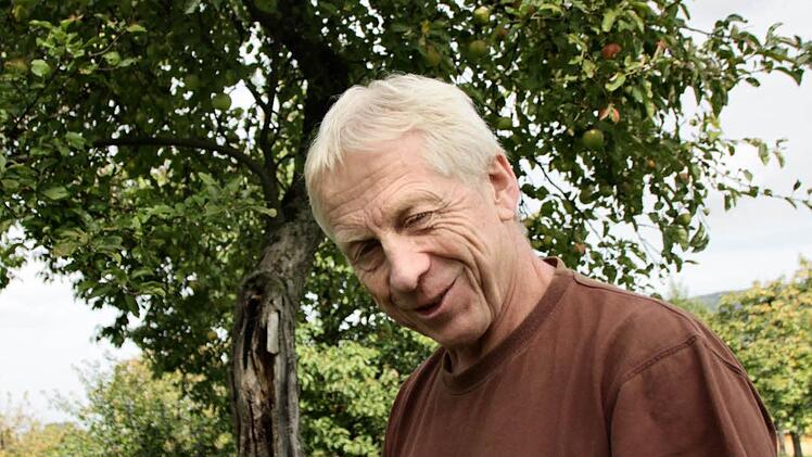 "Auf dem Gerät trage ich jetzt den Standort gleich in eine digitale Karte ein", erklärt Subal ...