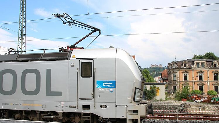 Die auffälligen Loks wurden von der Bahn nur gemietet. Foto: Simone Bastian