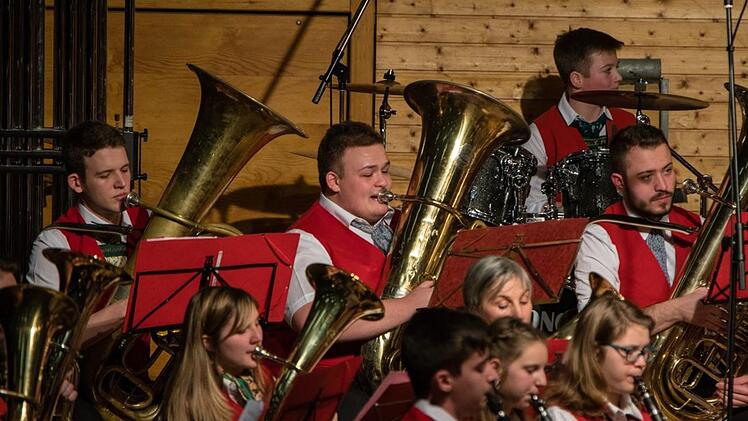 Impressionen vom Weihnachtskonzert in der Franz-Goebel-Halle in RödentalFoto: Vincent Kaibarta