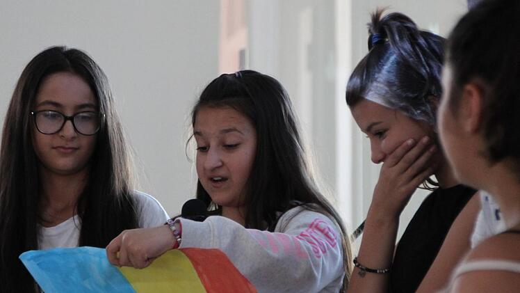 Daria überbringt Grüße auf rumänisch. Foto: Ulrike Müller