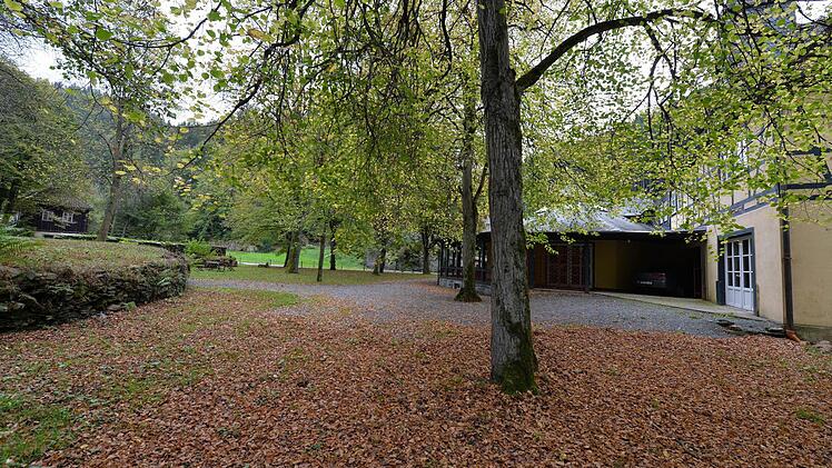 Die Grenze wäre ohne das "Bierdeckelabkommen" quer durch den Biergarten von Falkenstein verlaufen.  Foto: Ronald Rinklef