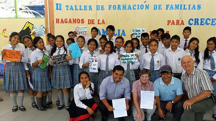 Die Familie Wielgoss überzeugt sich durch regelmäßige Besuche in Peru vom Fortschritt der vielen Projekte. Das Foto entstand bereits 2019, als Corona noch kein Thema war.  Foto: Arno Wielgoss
