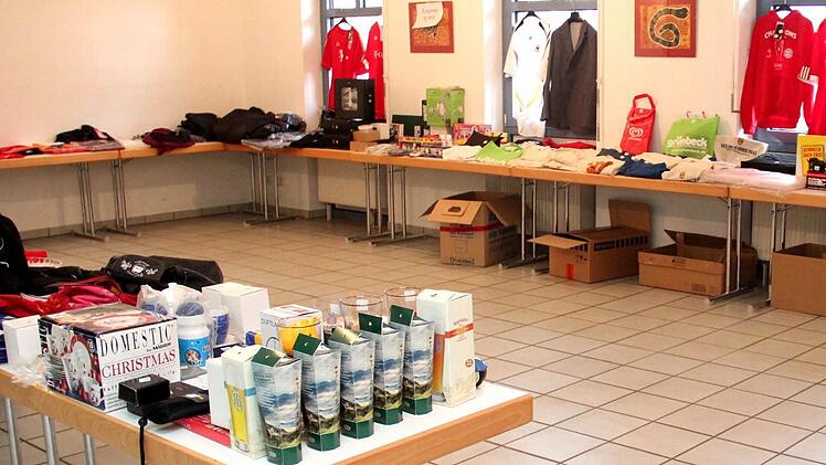 500 Tombolapreise warten auf ihre Gewinner.