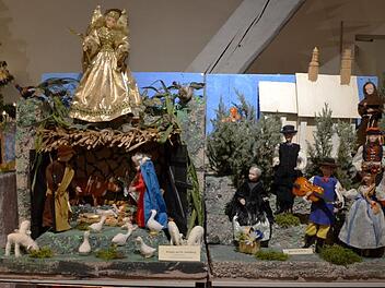 Mit der Eröffnung der Weihnachtsausstellung im Museum beginnt für viele Hirschaider Krippenfreunde die Adventszeit. Fotos: Andrea Spörlein