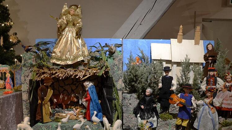 Mit der Eröffnung der Weihnachtsausstellung im Museum beginnt für viele Hirschaider Krippenfreunde die Adventszeit. Fotos: Andrea Spörlein