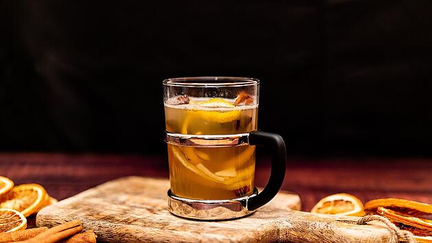 Das beliebte winterliche Heißgetränk: der Glühwein. Doch wie heiß sollte er werden?