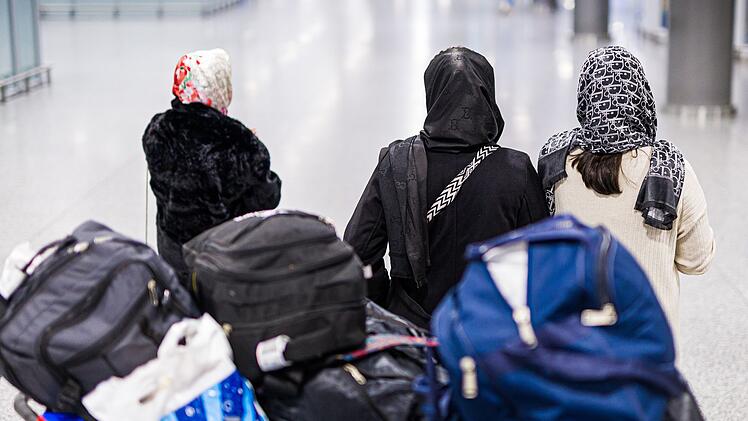 Flughafen Hannover - Ankunft Afghanen mit Aufnahmezusage