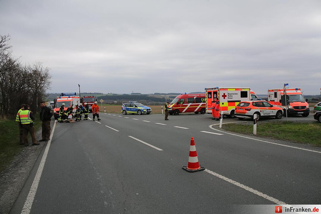 Auffahrunfal auf B173 bei Köditz - Drei Personen verletzt