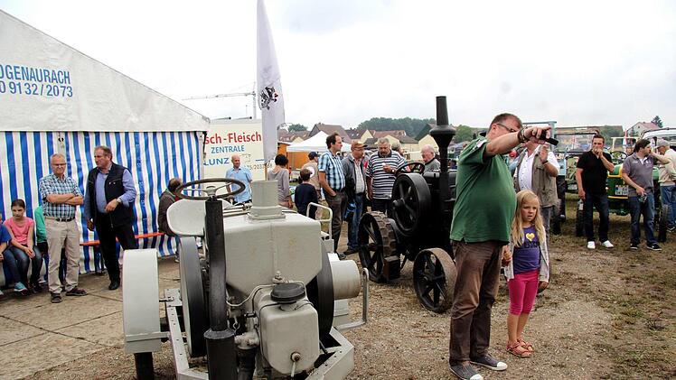 Impressionen vom Oldtimer-Treffen   Foto: Richard Sänger