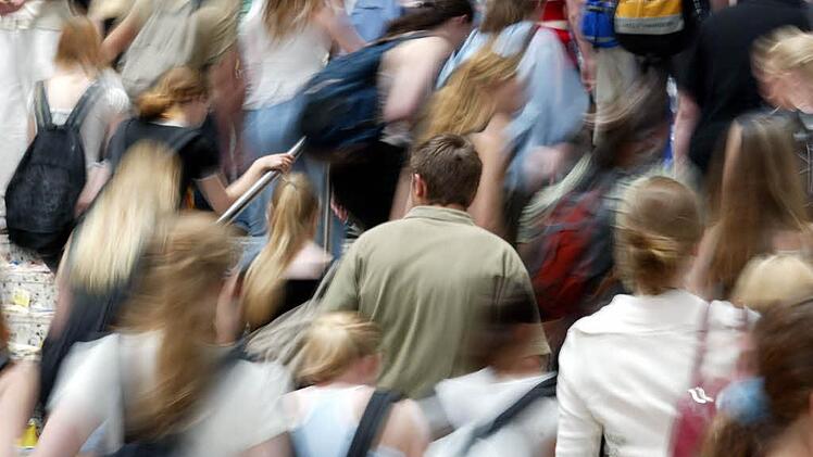 Armut gibt es überall. In Münnerstadt wird für Bedürftige bei der Neujahrswunschenthebung gesammelt. Foto: Archiv