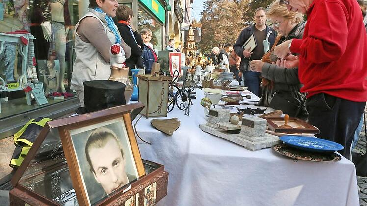 Ein echter Besuchermagnet war der Antik- und Trödelmarkt, der Tausende in die Bamberger Innenstadt lockte. Alle Fotos: Barbara Herbst