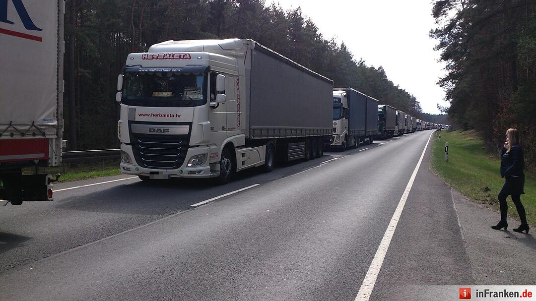 Auch auf der B505 zwischen der A3 bei Höchstadt und Hirschaid bildeten sich lange Staus
